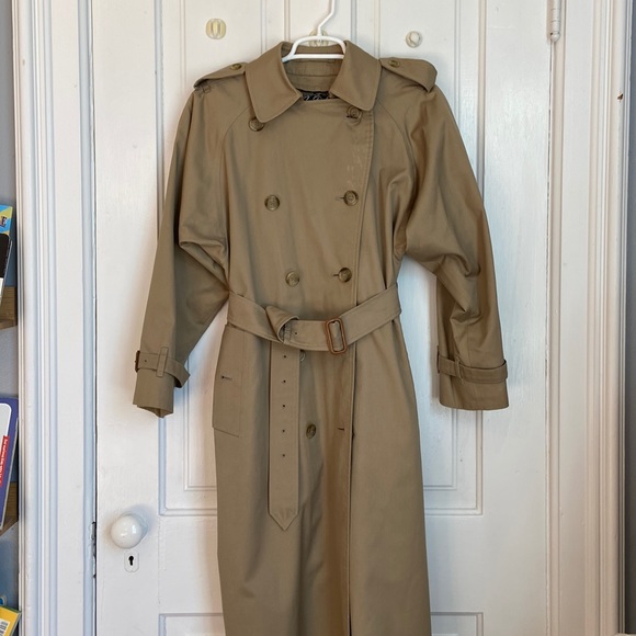 Burberry Jackets & Blazers - Burberry Vintage Classic Trench Coat sz 8, xx long.